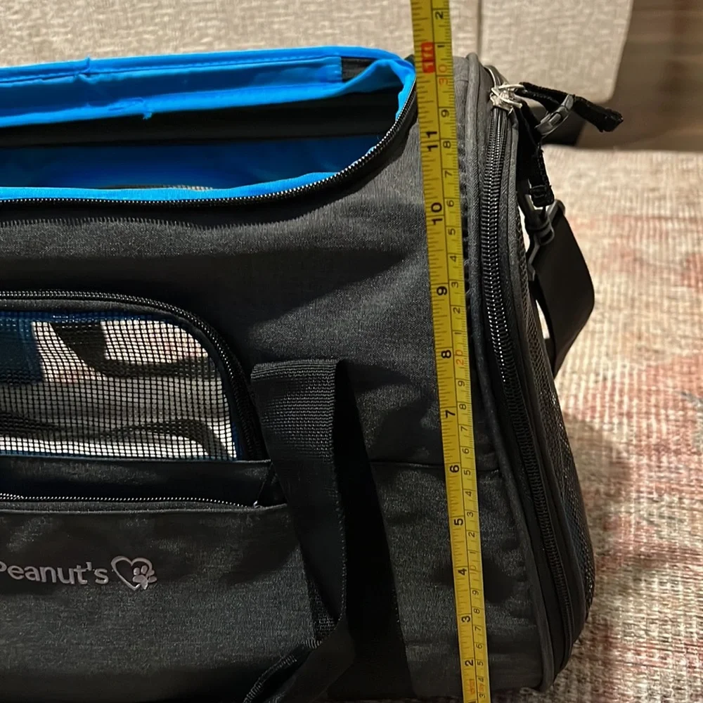 Pet travel carrier